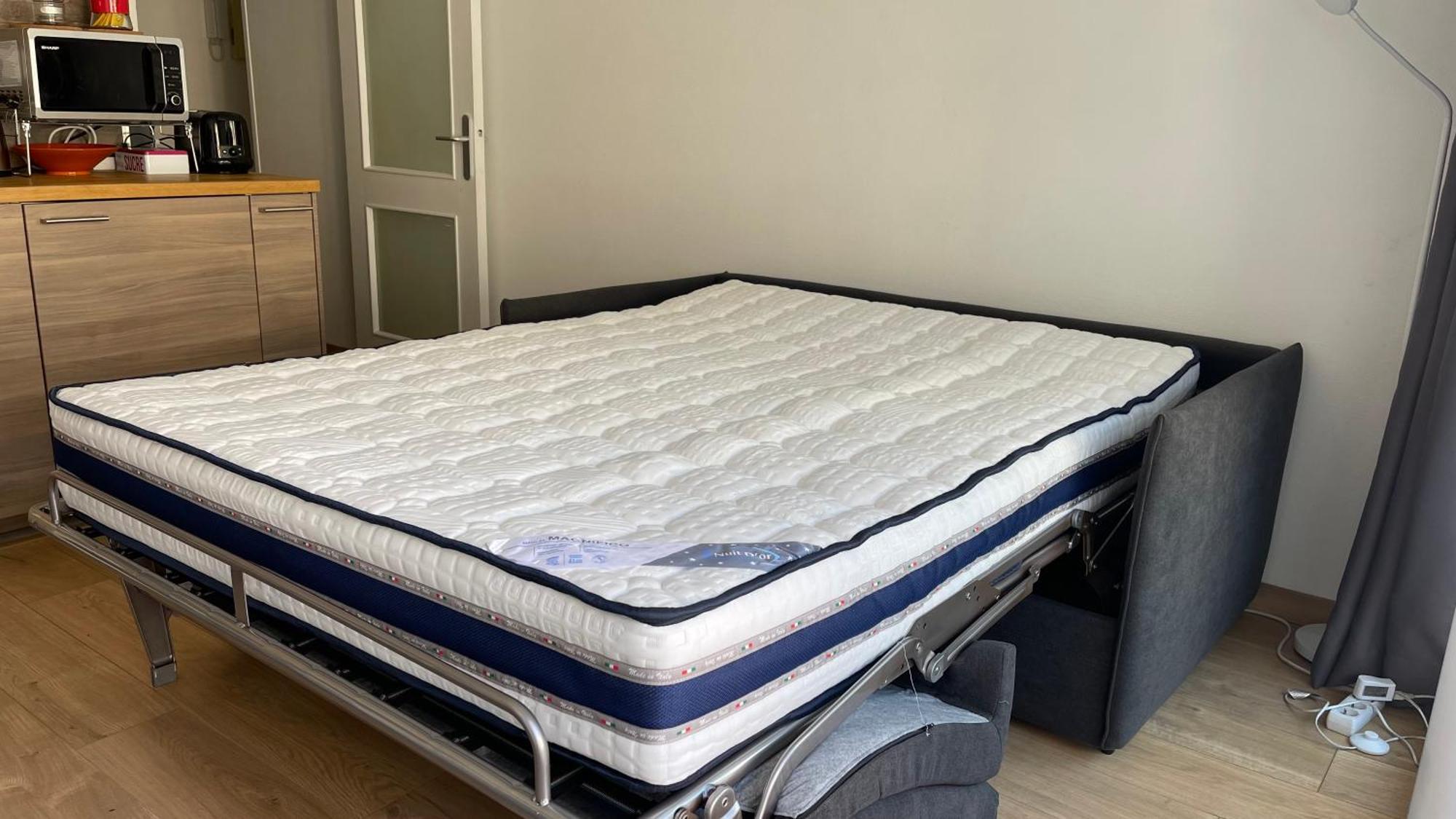 Plein Centre, Calme, Parking Inclus, Piscine Et Gardien Appartement
