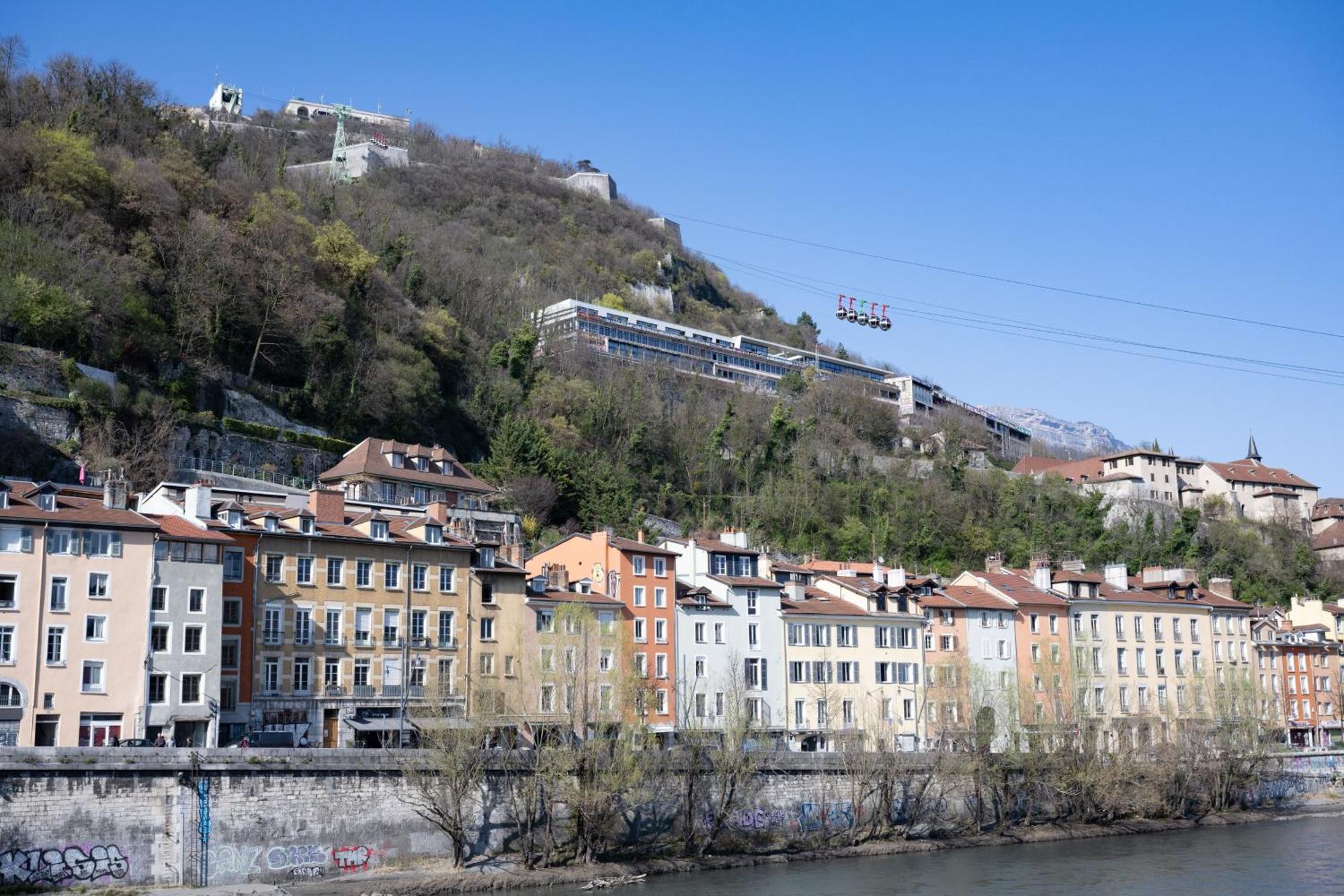 Plein Centre, Calme, Parking Inclus, Piscine Et Gardien *