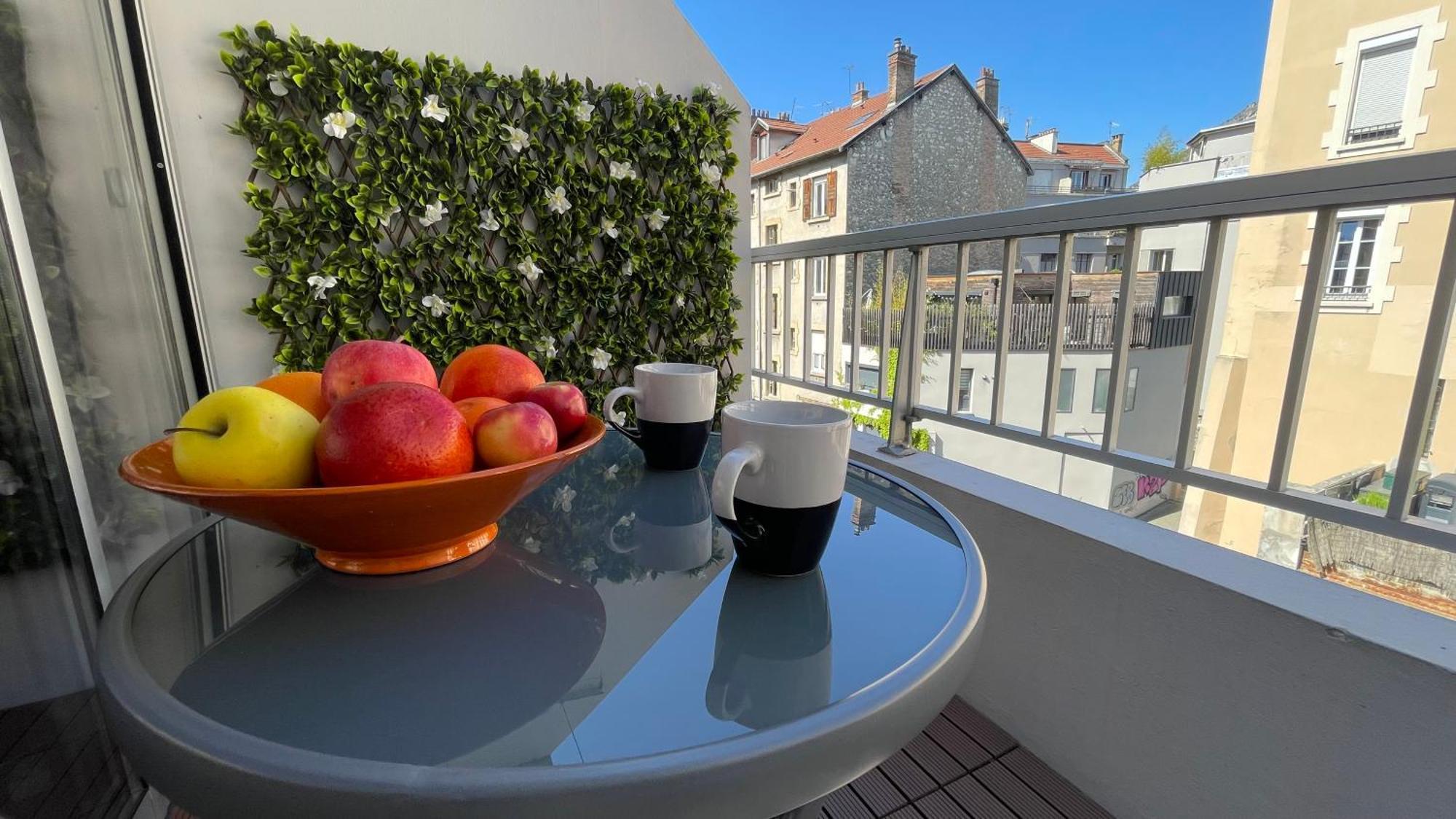 Plein Centre, Calme, Parking Inclus, Piscine Et Gardien Appartement