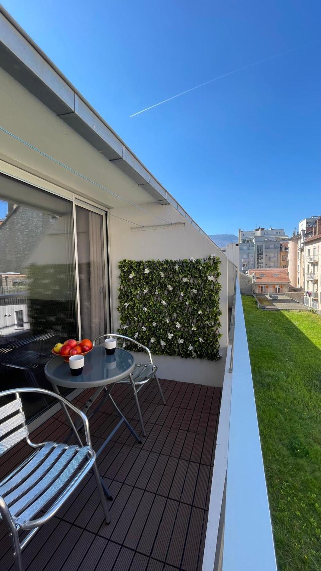 Plein Centre, Calme, Parking Inclus, Piscine Et Gardien *