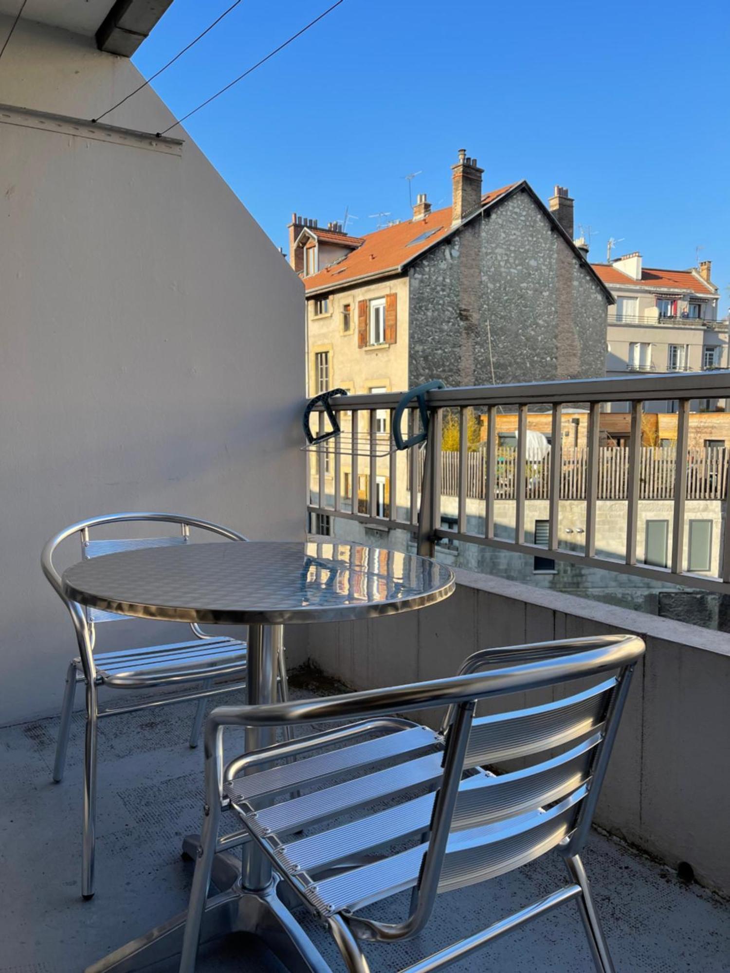 Plein Centre Avec Garage, Piscine Et Gardien * Grenoble